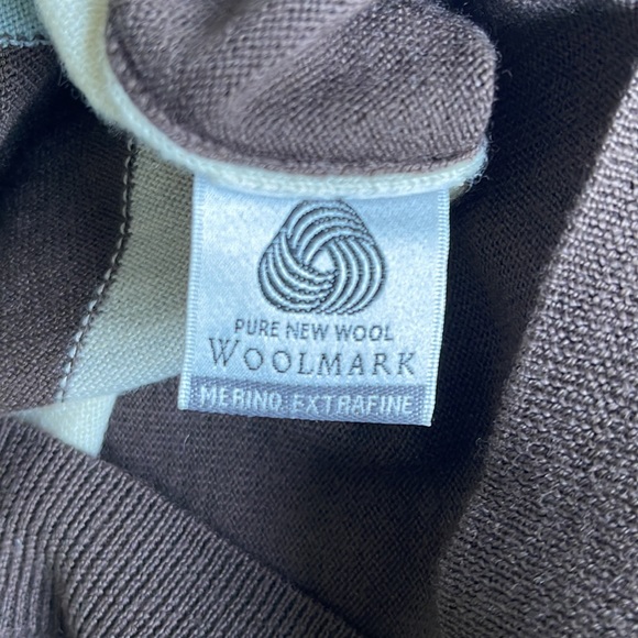 Lacoste Merino extra fine wool sweater. Size 38 - Picture 5 of 5